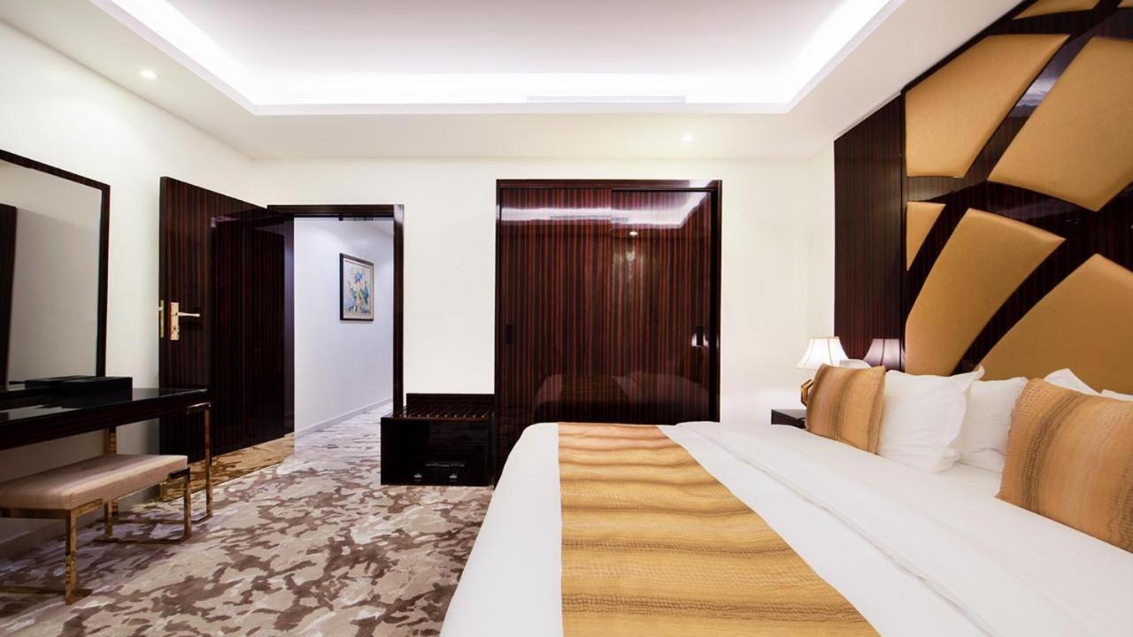Golden Dream Hotel 카미스무샤야트 외부 사진