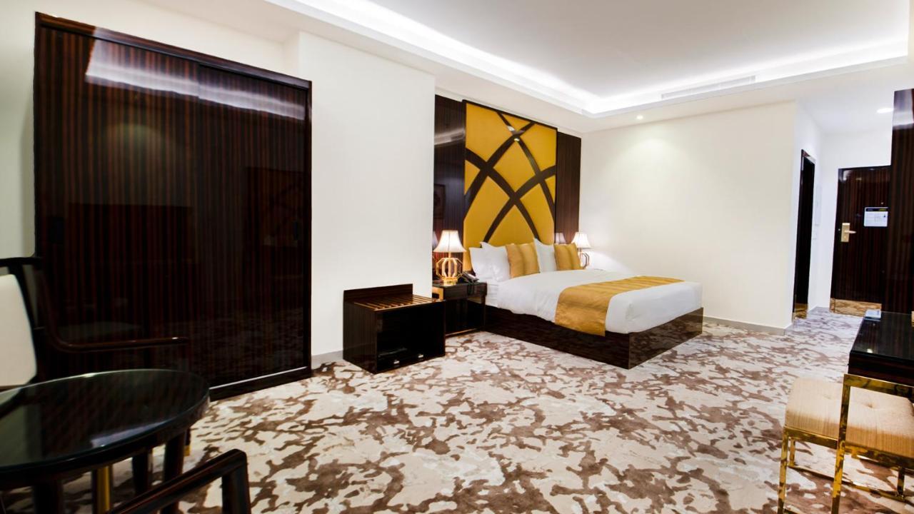 Golden Dream Hotel 카미스무샤야트 외부 사진