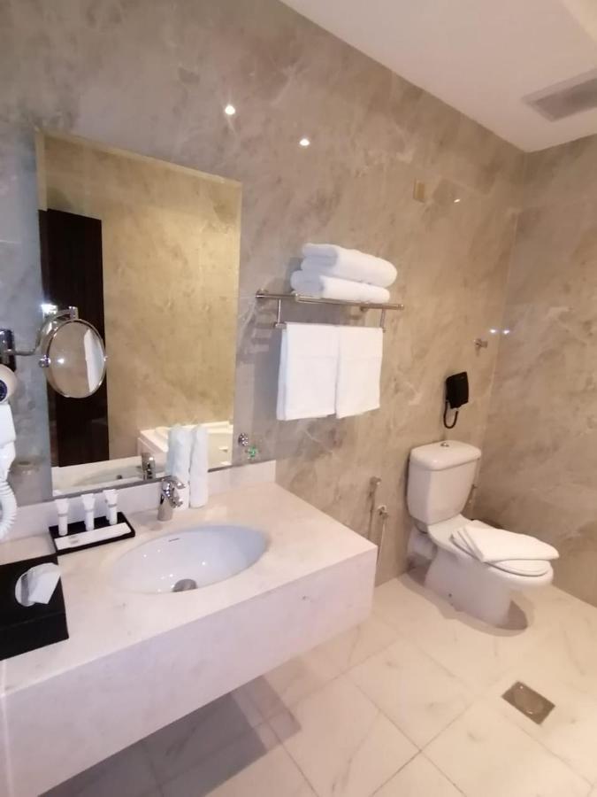 Golden Dream Hotel 카미스무샤야트 외부 사진
